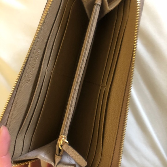 Michael kors wallet - Picture 3 of 4